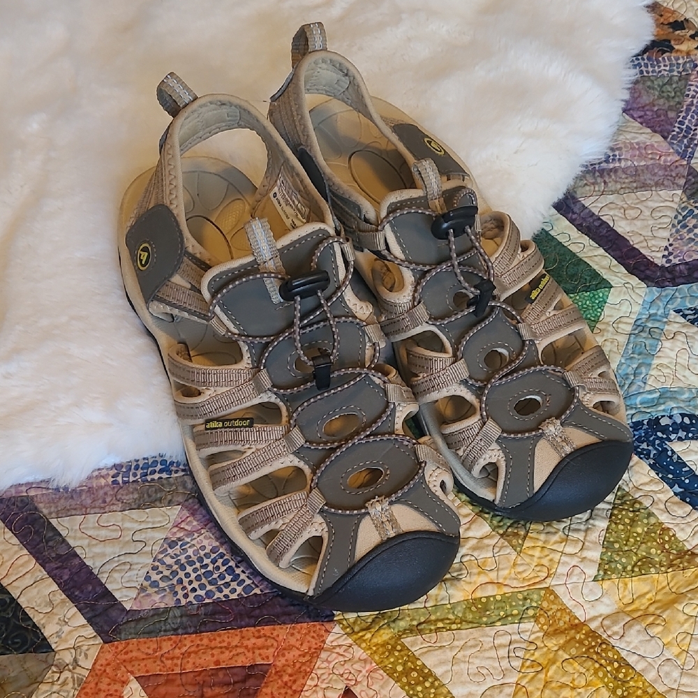 Atika Outdoor Tan Casual Summer Athletic Bungee Sandals Size 9 Womens